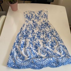 Lovely blue flowered size 4 dress from J.McLaughlin with scalloped trim.
